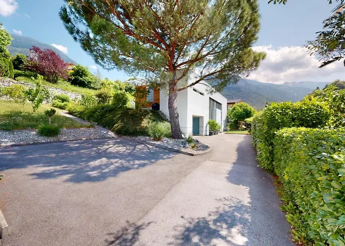 Spacious In A Quiet Area Of Daire *