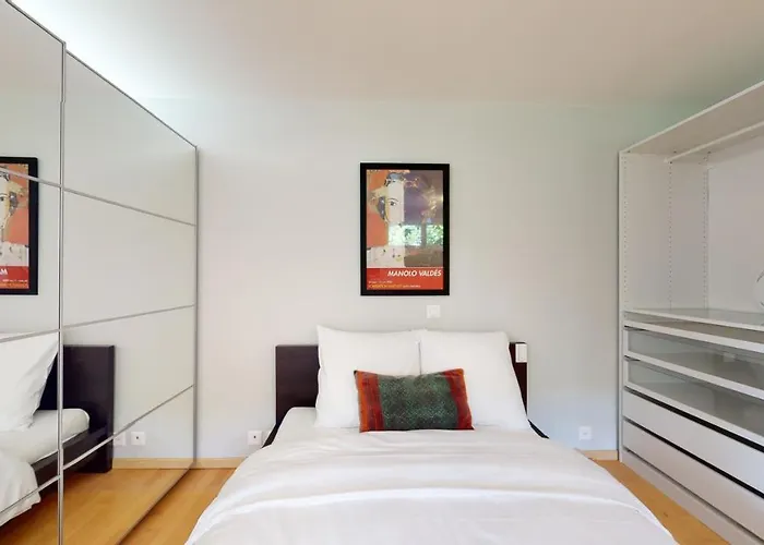 Daire Spacious In A Quiet Area Of