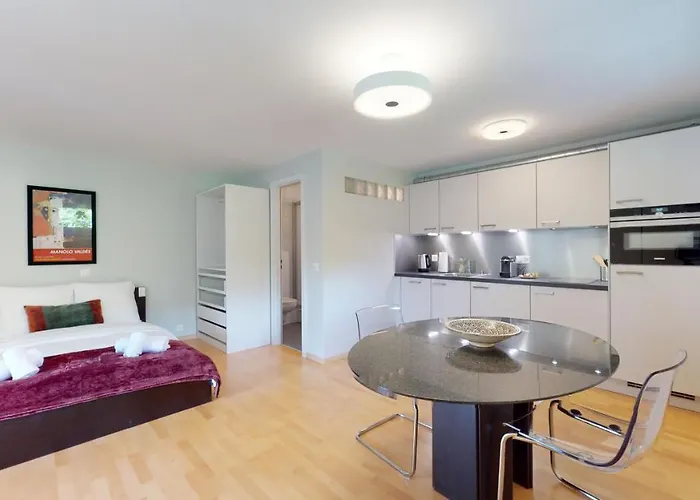 Spacious In A Quiet Area Of Daire